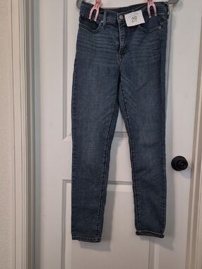 Women's Mid-Rise Skinny Jeans in Medium Blue